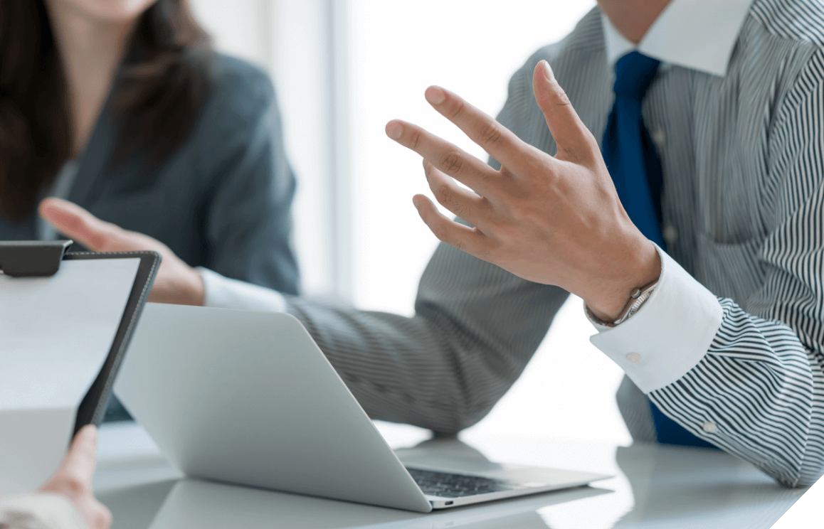 解決実績に基づく適切なアドバイスをするイメージ